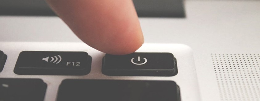 membersihkan keyboard laptop